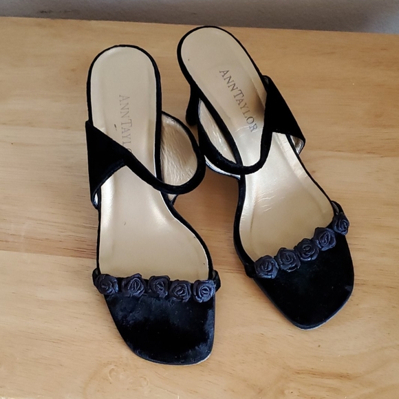 Ann Taylor Black Rose Velvet Heels - Picture 3 of 14